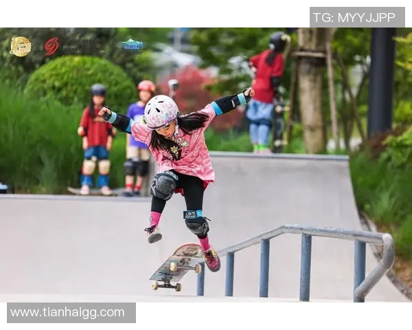 重庆滑板队在世界滑板锦标赛中以90分领先积分榜,展现强劲实力 重庆滑板队在世界滑板锦标赛中以90分领先积分榜,展现强劲实力